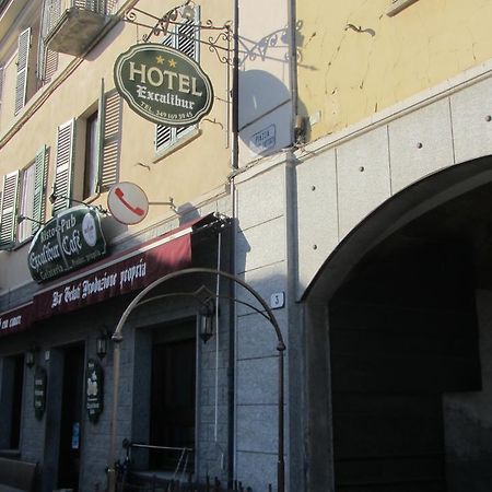 Hotel Excalibur Revello Exterior foto